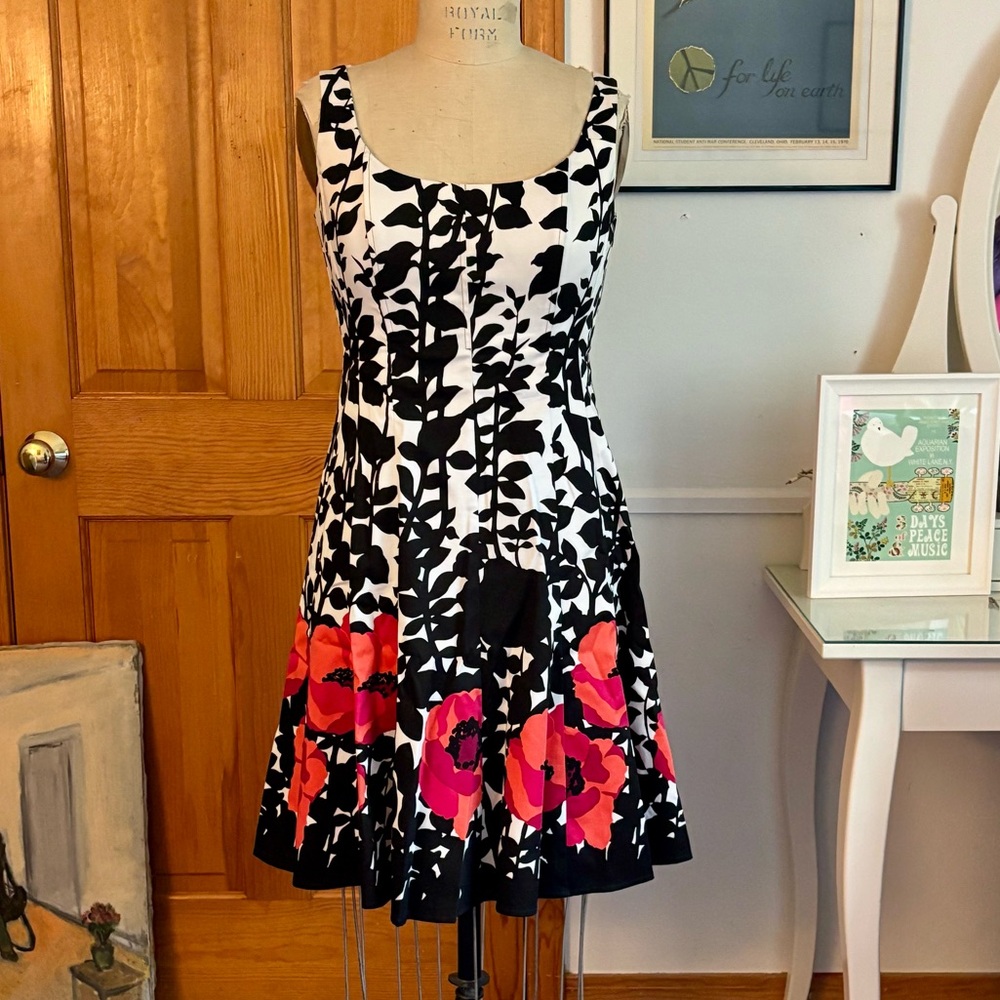 NINE WEST sleeveless black and white floral-border print midi dress! Size 8!